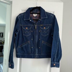 WRANGLER WOMEN'S FLANNEL LINED MEDIUM WASH PLEATED DENIM JACKET